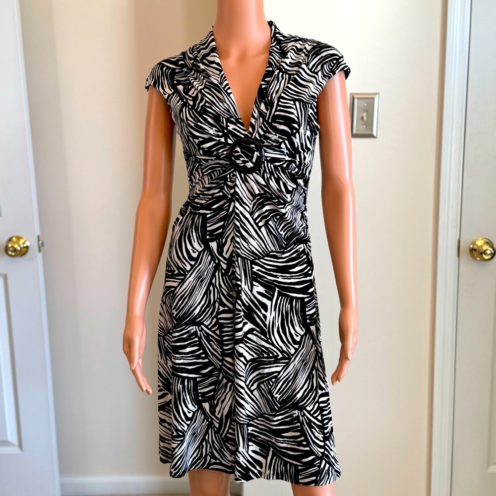 White House Black Market V- Neck Cap Sleeve A-Line Zebra Dress XS MSRP $135